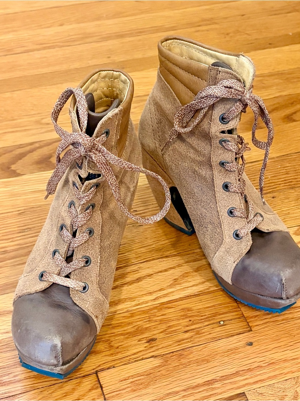 John Fluevog Rose Dunn Suede Leather Lace-Up Platform Ankle Boots Booties Size 7 - Picture 2 of 10